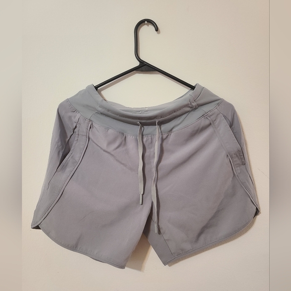 Baleaf Women's 5 Inch Athletic Shorts Size Small, Gray - Picture 3 of 3